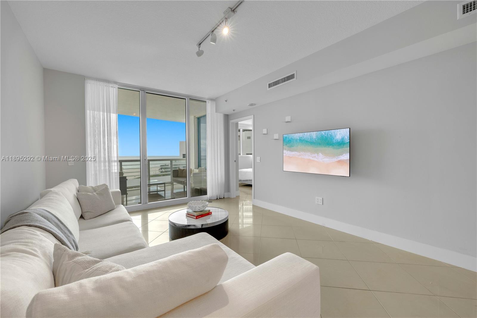 3801 Collins Ave 704