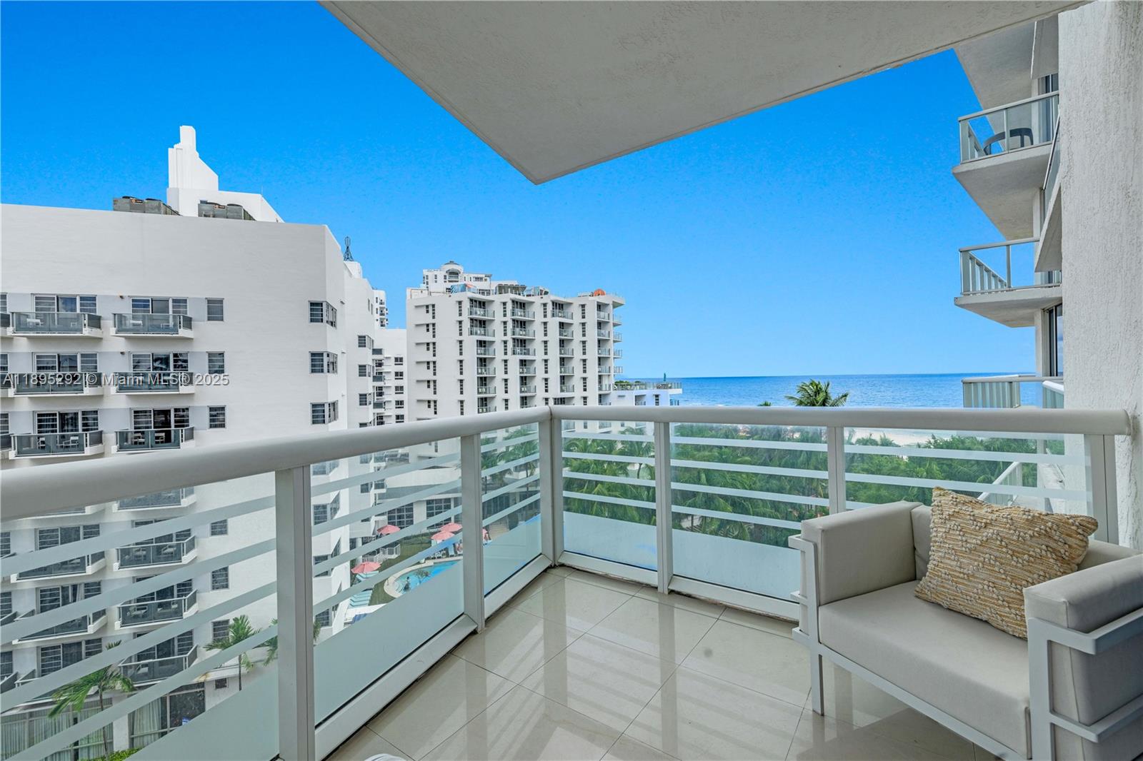 MOSAIC ON MIAMI BEACH CON - Residential Lease