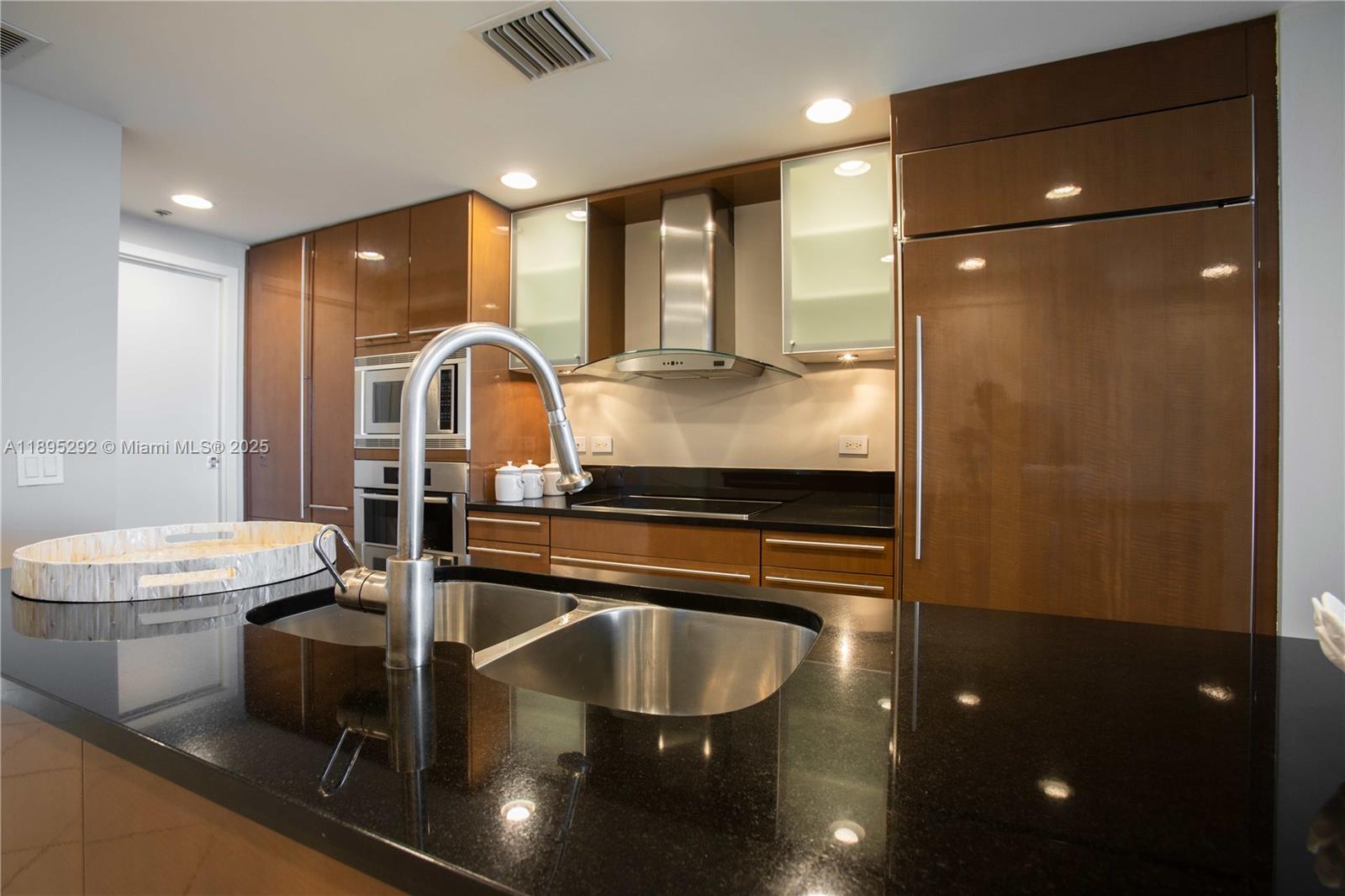 MOSAIC ON MIAMI BEACH CON - Residential Lease