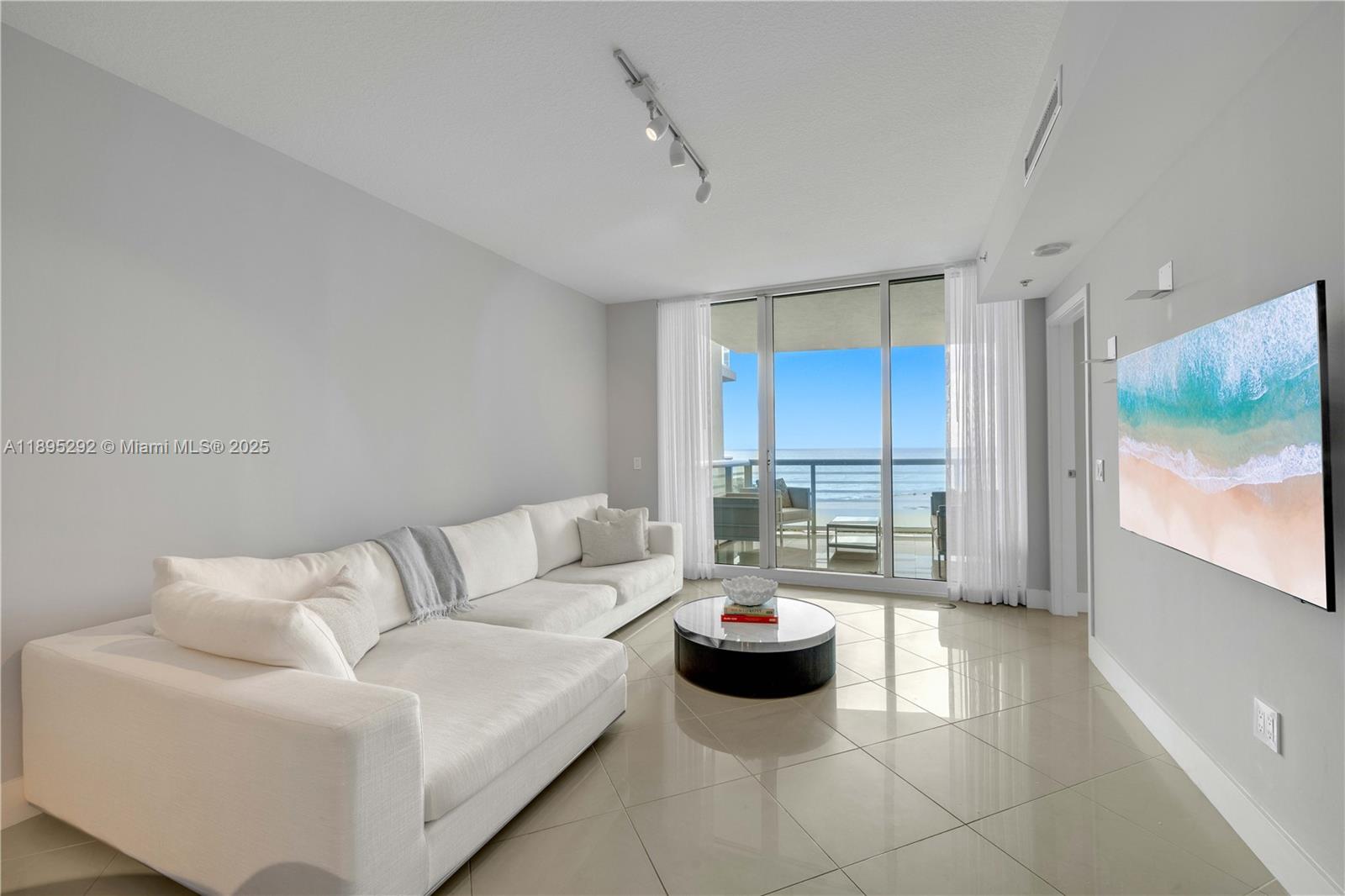 3801 Collins Ave 704