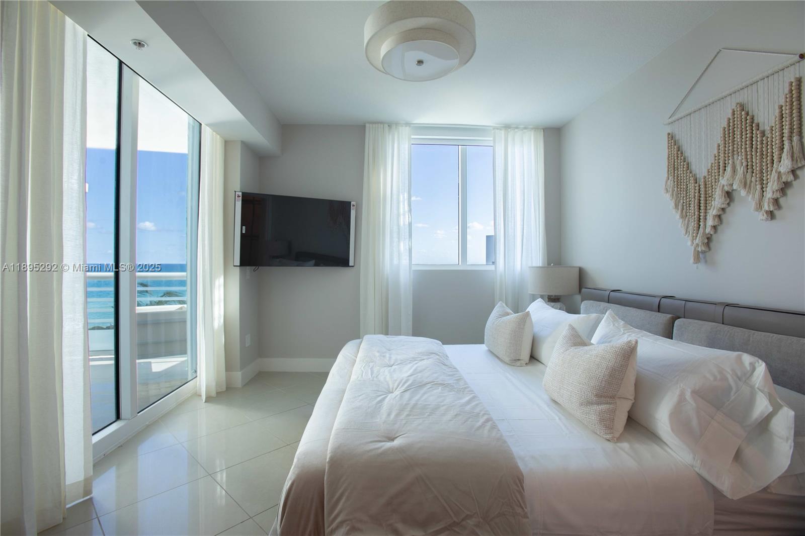 MOSAIC ON MIAMI BEACH CON - Residential Lease