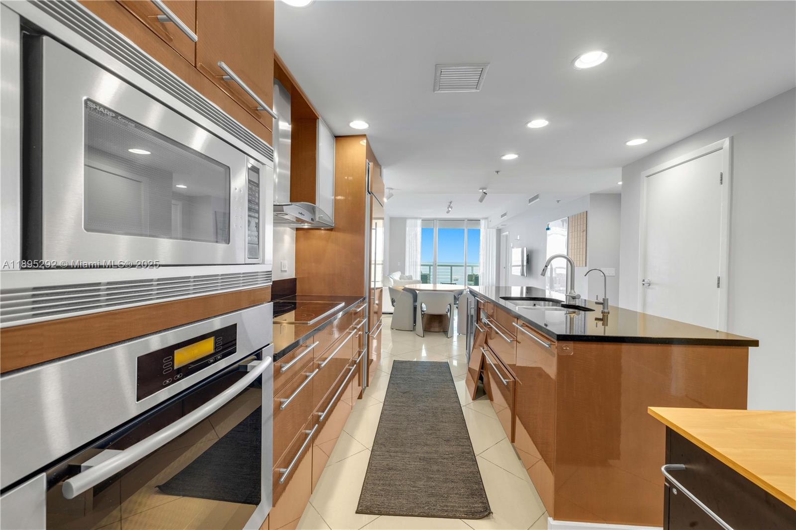 MOSAIC ON MIAMI BEACH CON - Residential Lease