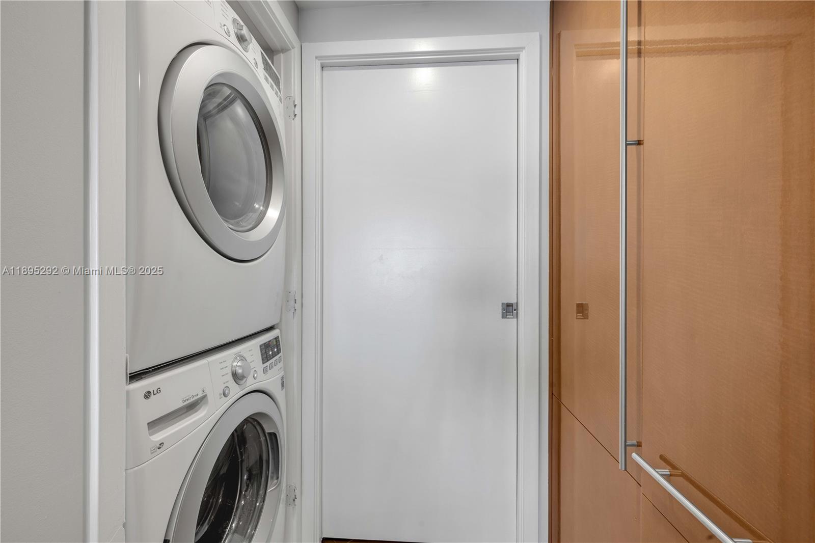 MOSAIC ON MIAMI BEACH CON - Residential Lease