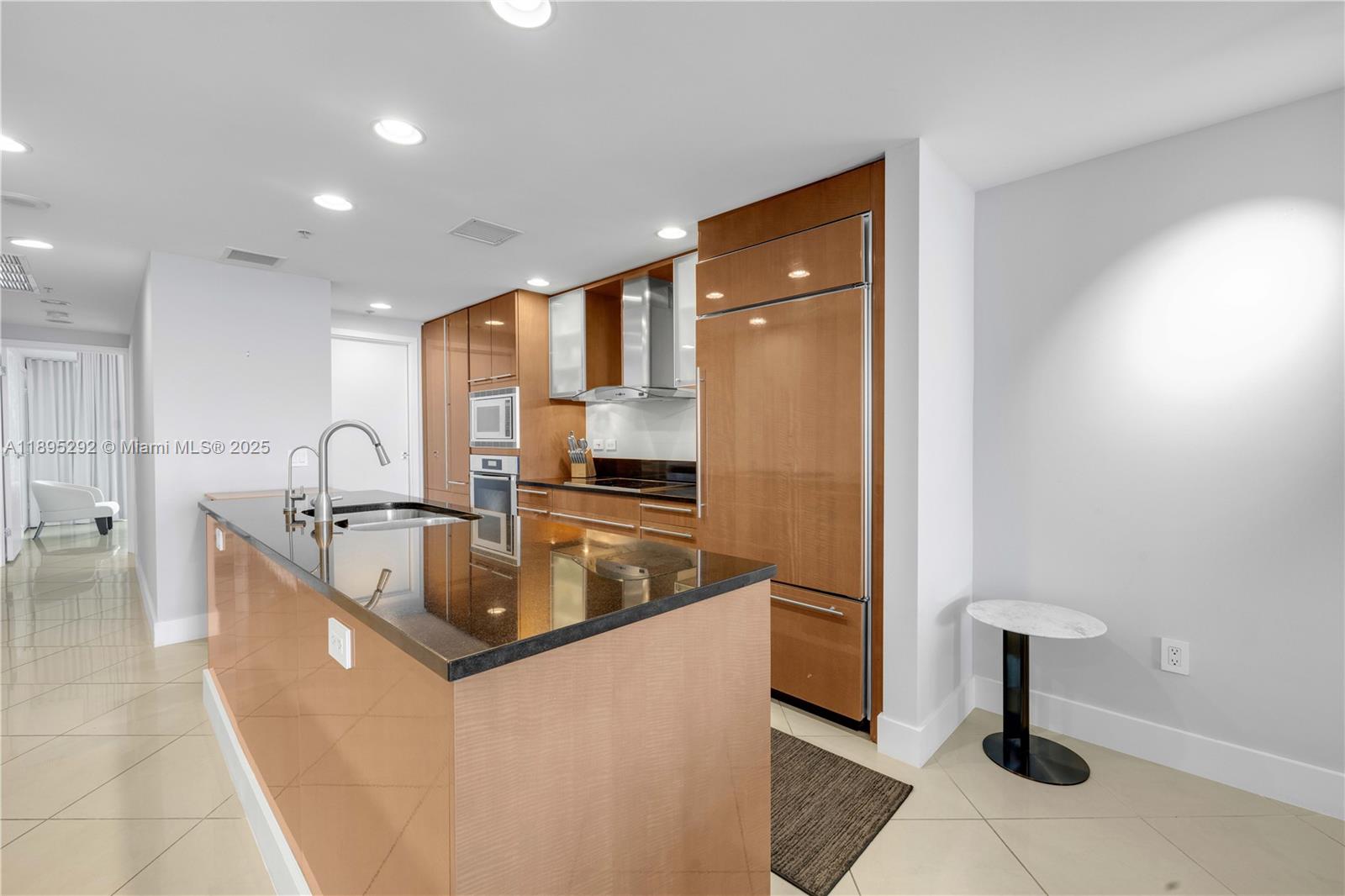 MOSAIC ON MIAMI BEACH CON - Residential Lease