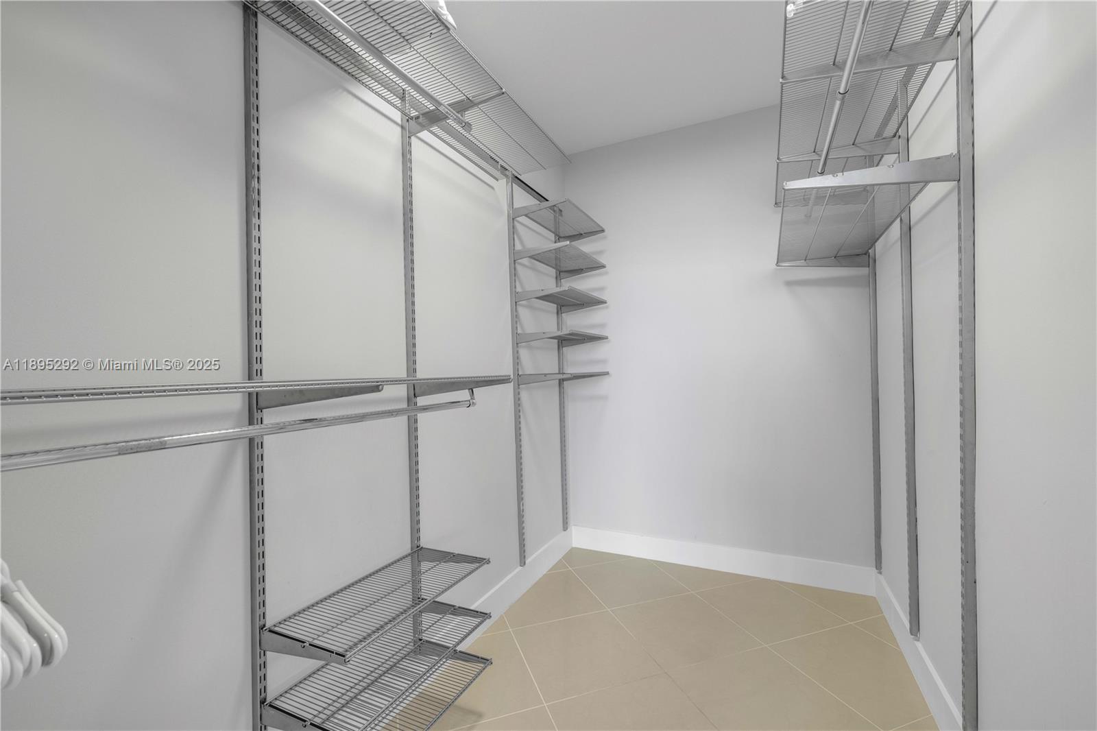 MOSAIC ON MIAMI BEACH CON - Residential Lease