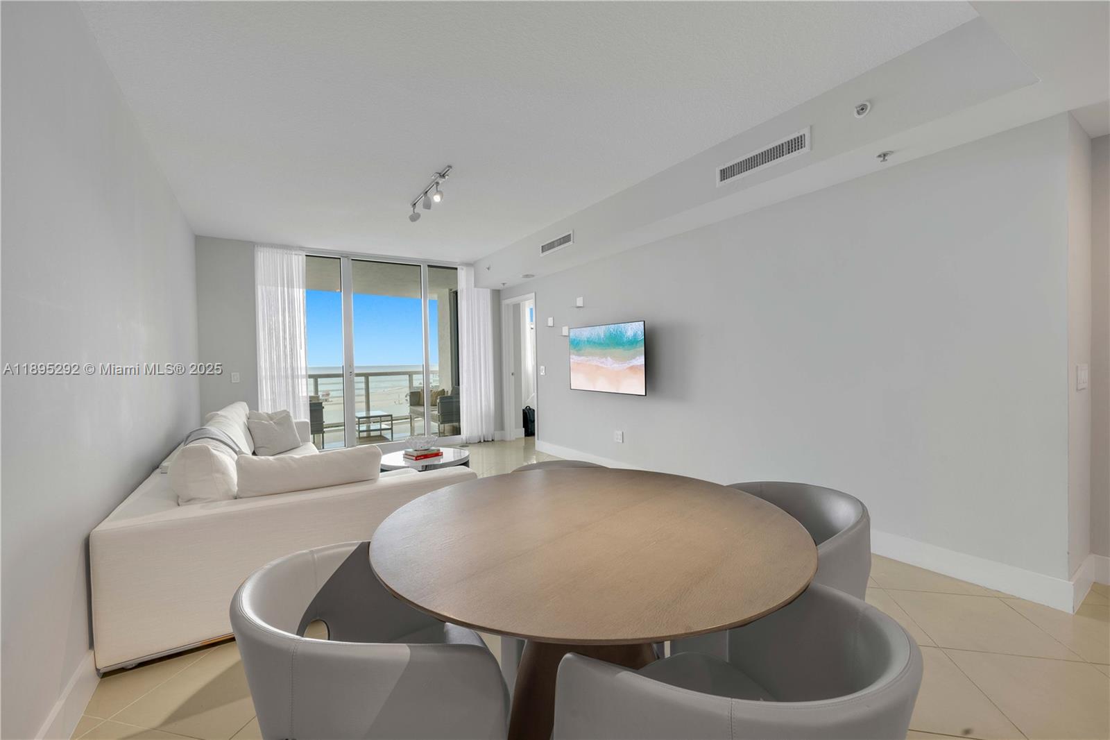 MOSAIC ON MIAMI BEACH CON - Residential Lease