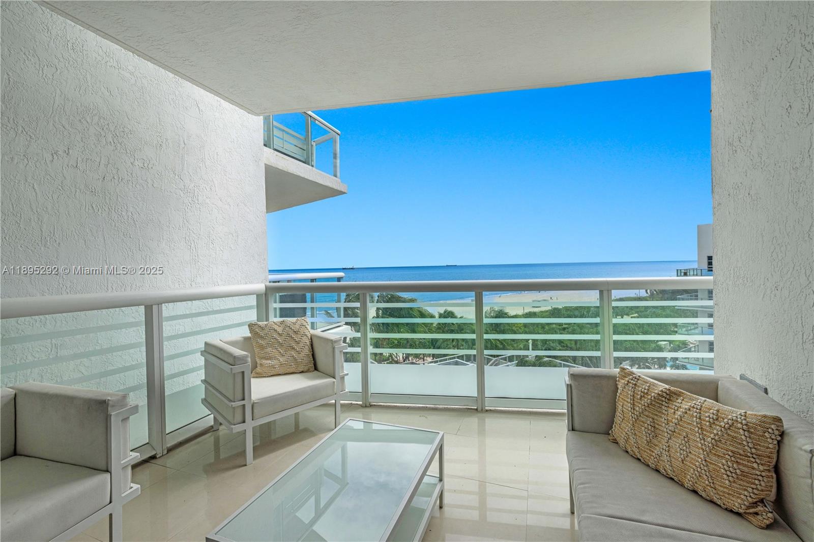 3801 Collins Ave 704