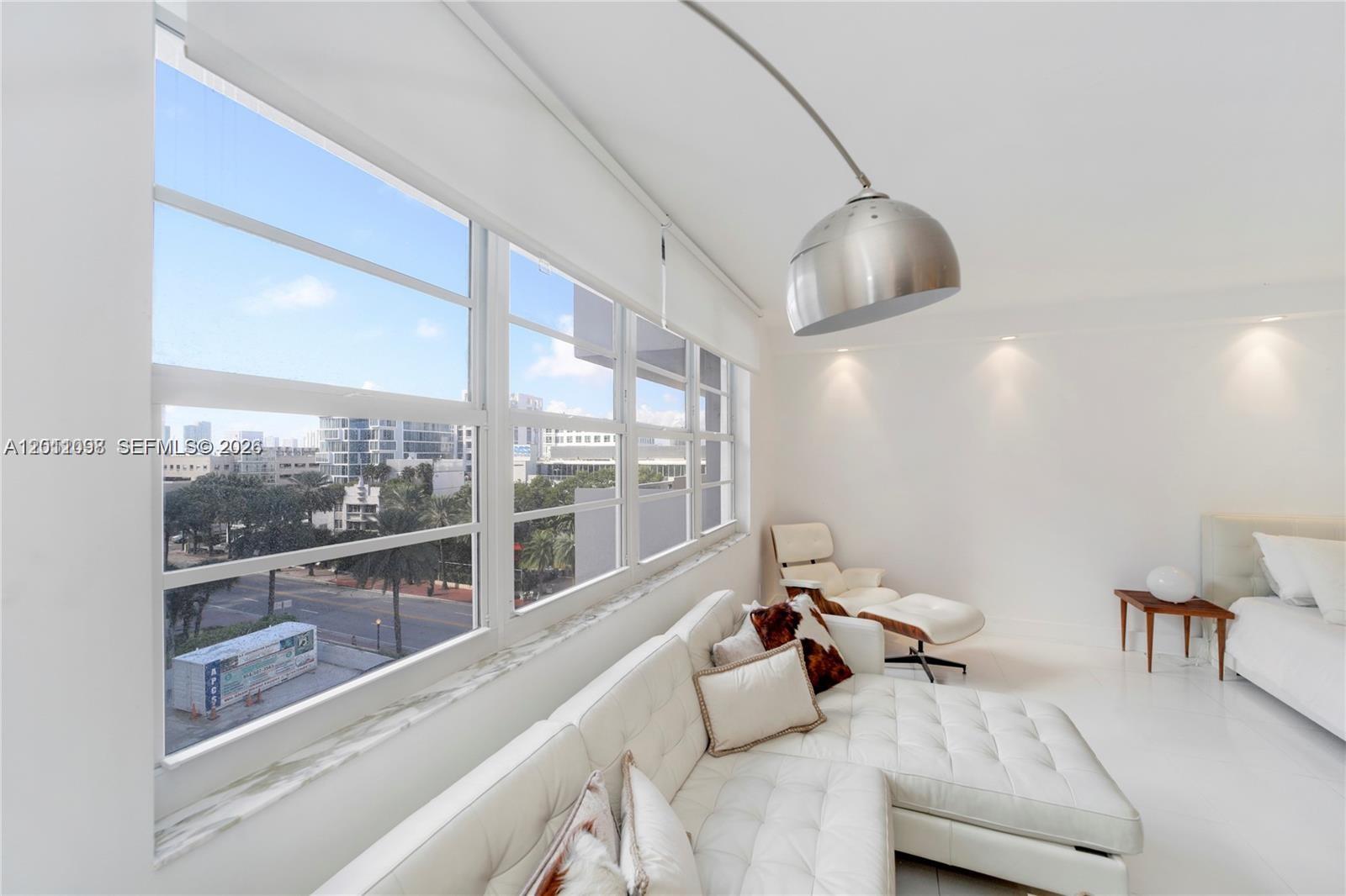 100 Lincoln Rd 605