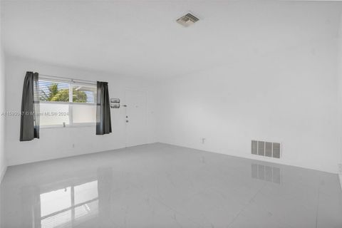 Single Family Residence in Tamarac FL 4209 49th Dr Dr 7.jpg