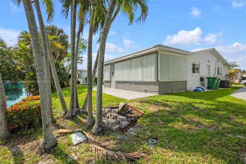 Single Family Residence in Tamarac FL 4209 49th Dr Dr 23.jpg