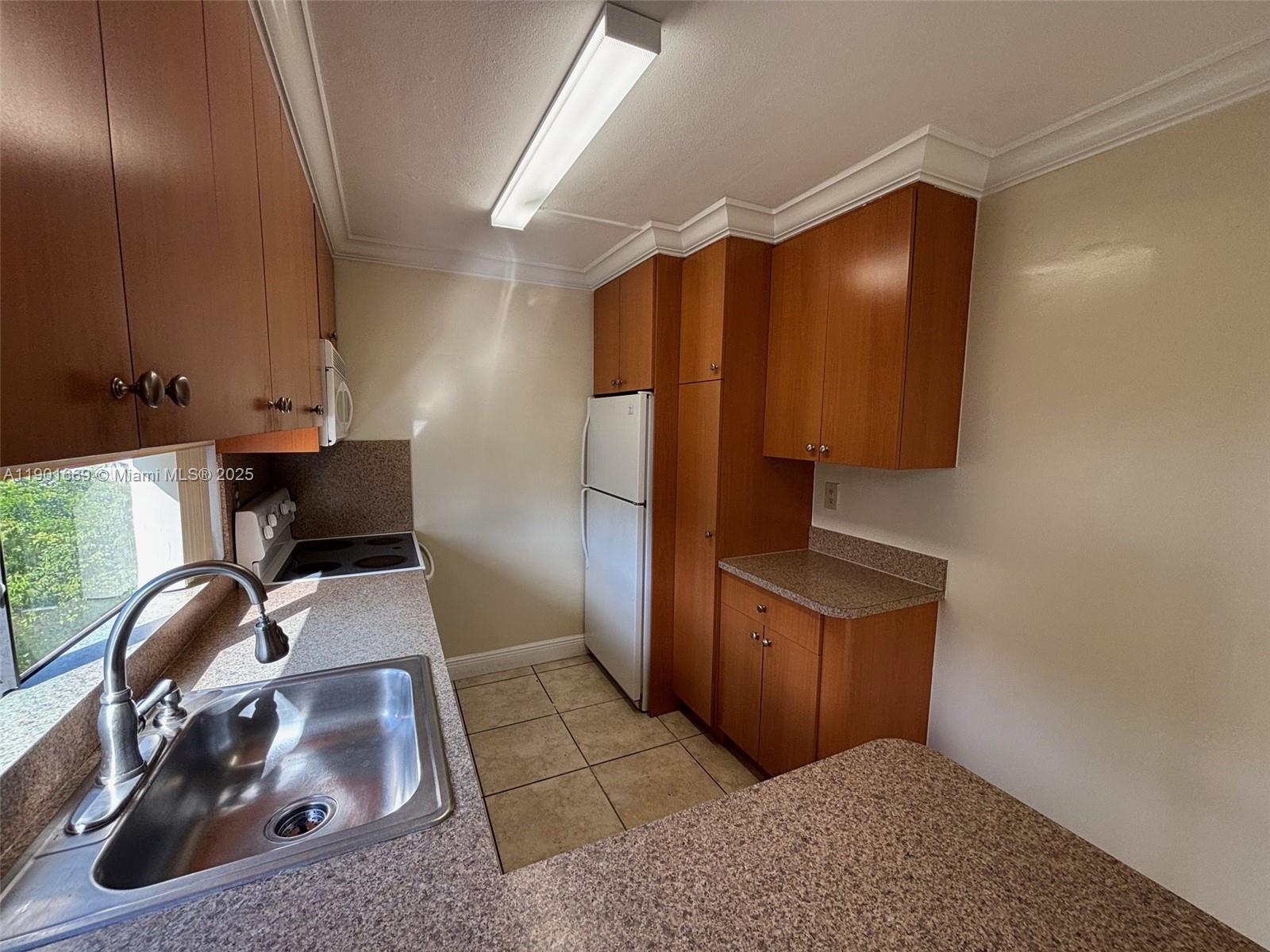 PLAZA OF AMERICAS CONDO P - Residential Lease