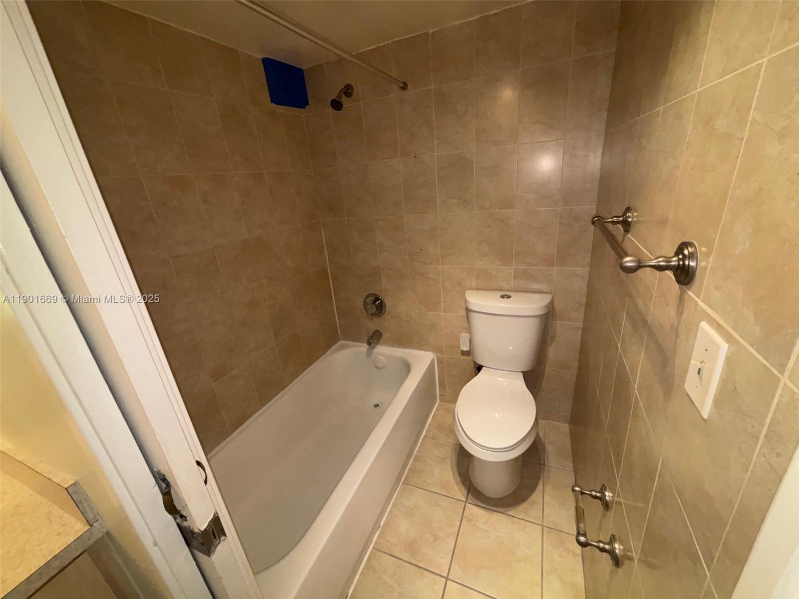 PLAZA OF AMERICAS CONDO P - Residential Lease