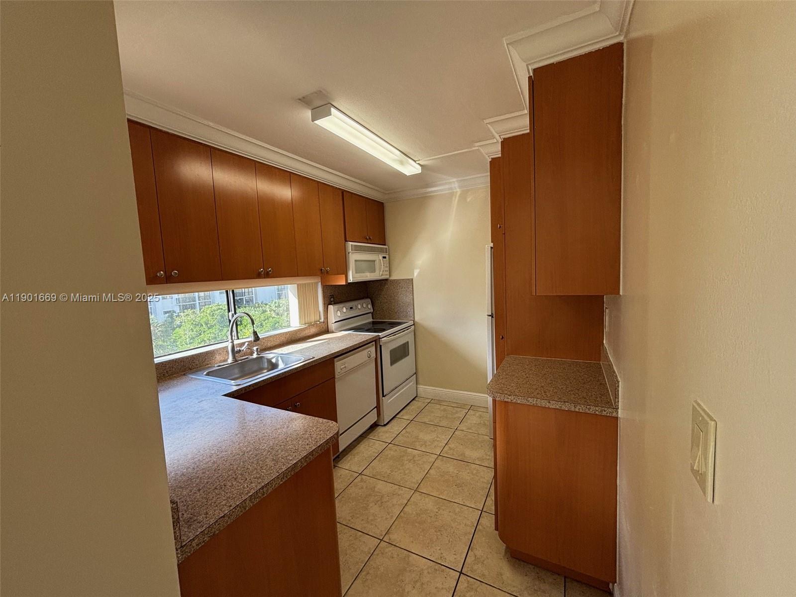 PLAZA OF AMERICAS CONDO P - Residential Lease