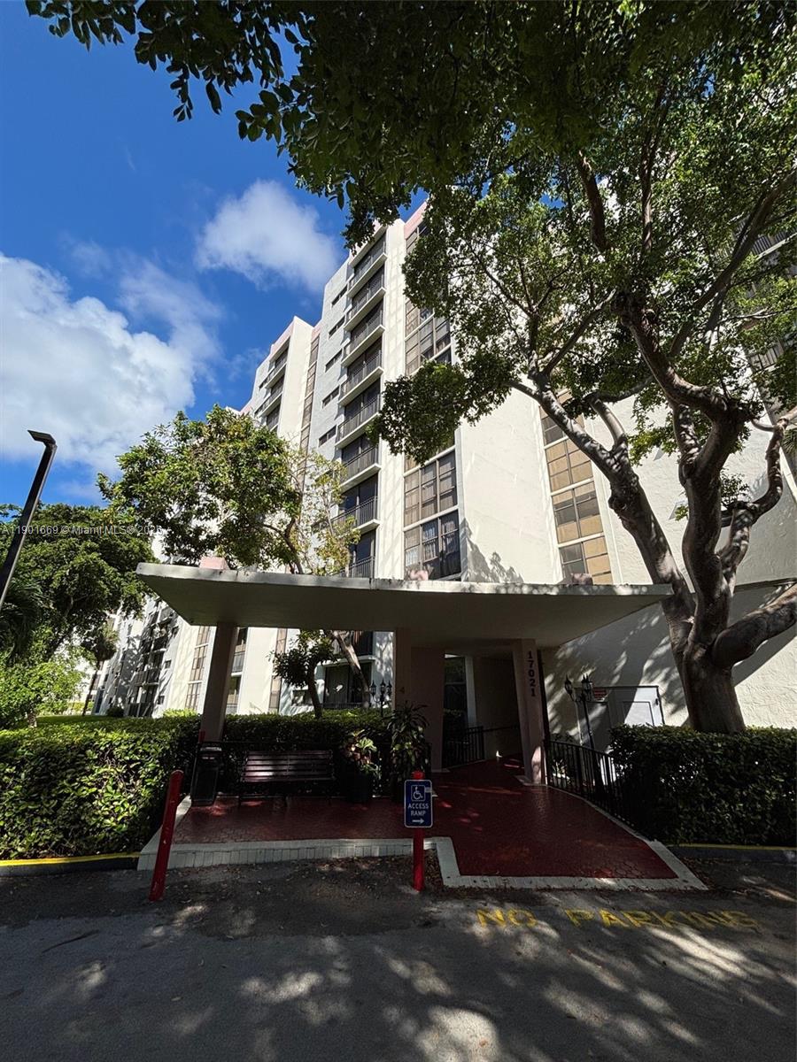 PLAZA OF AMERICAS CONDO P - Residential Lease