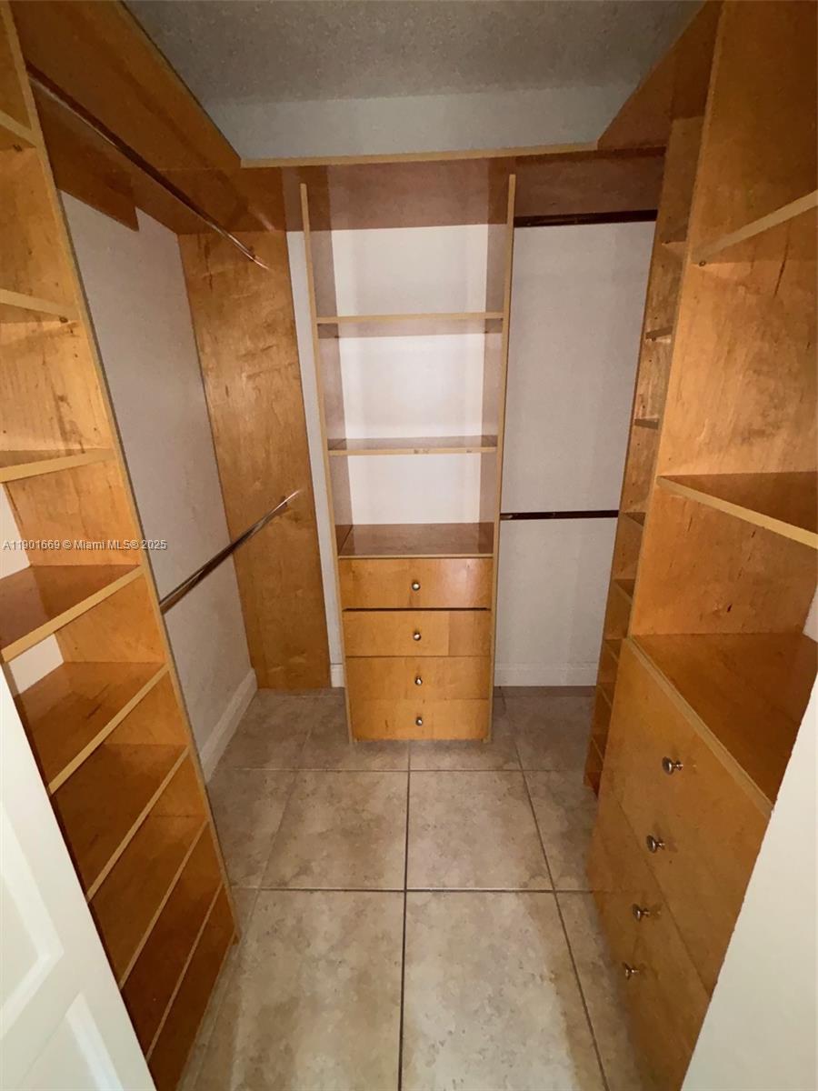 PLAZA OF AMERICAS CONDO P - Residential Lease