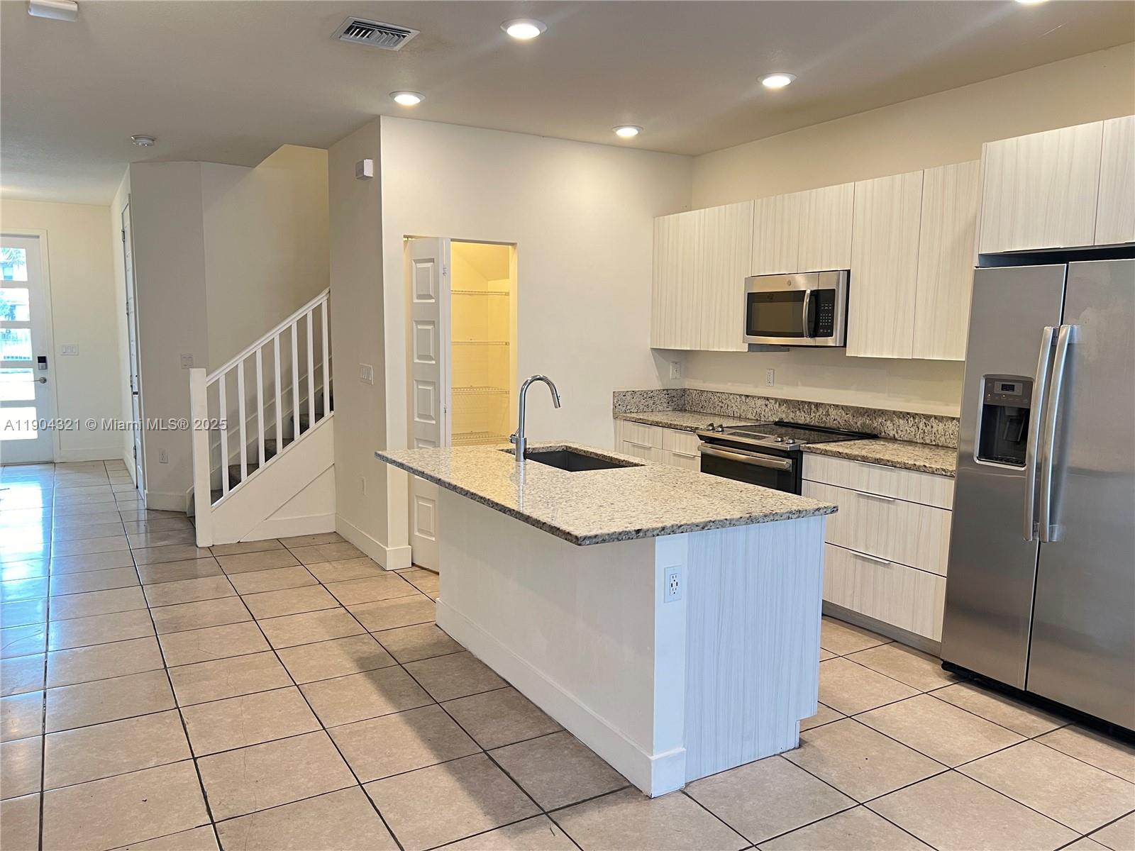 DUNNWOODY LAKE - Residential Lease