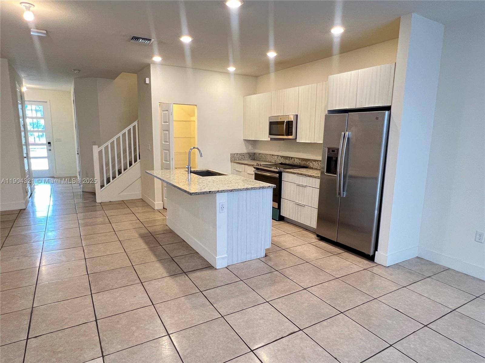 DUNNWOODY LAKE - Residential Lease