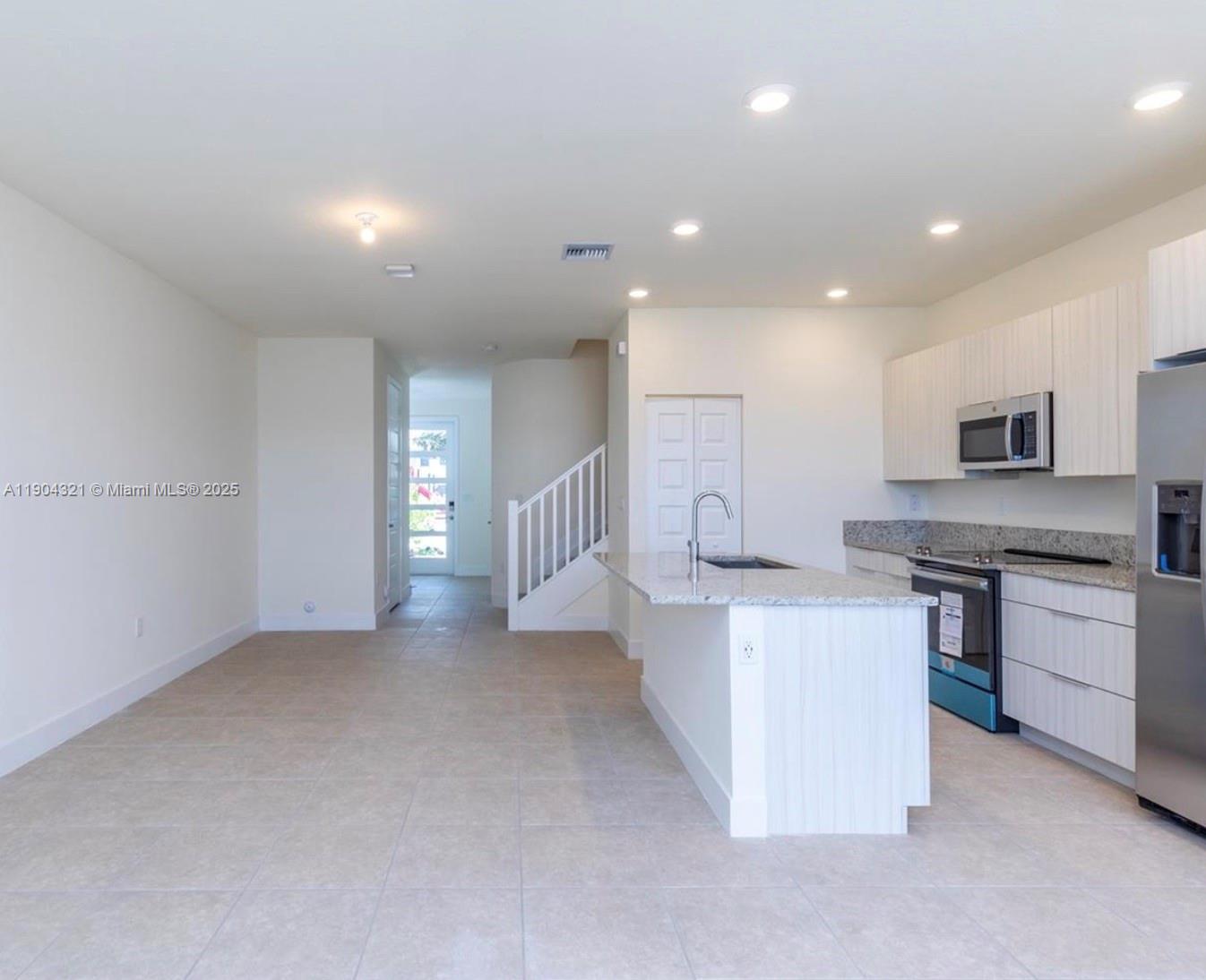 DUNNWOODY LAKE - Residential Lease