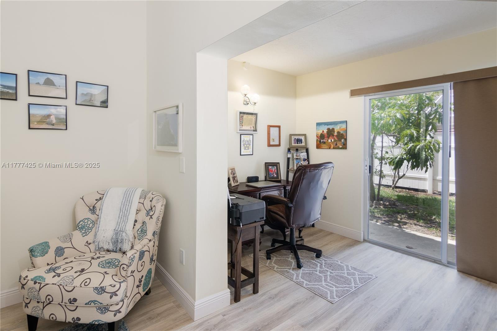 AMBER BAY - Residential
