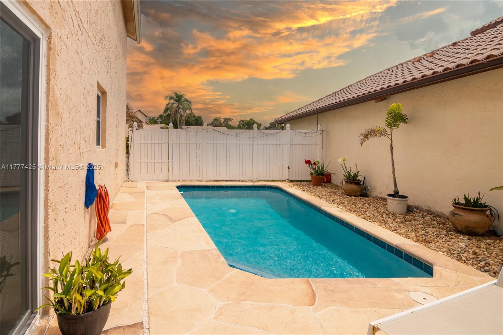AMBER BAY - Residential