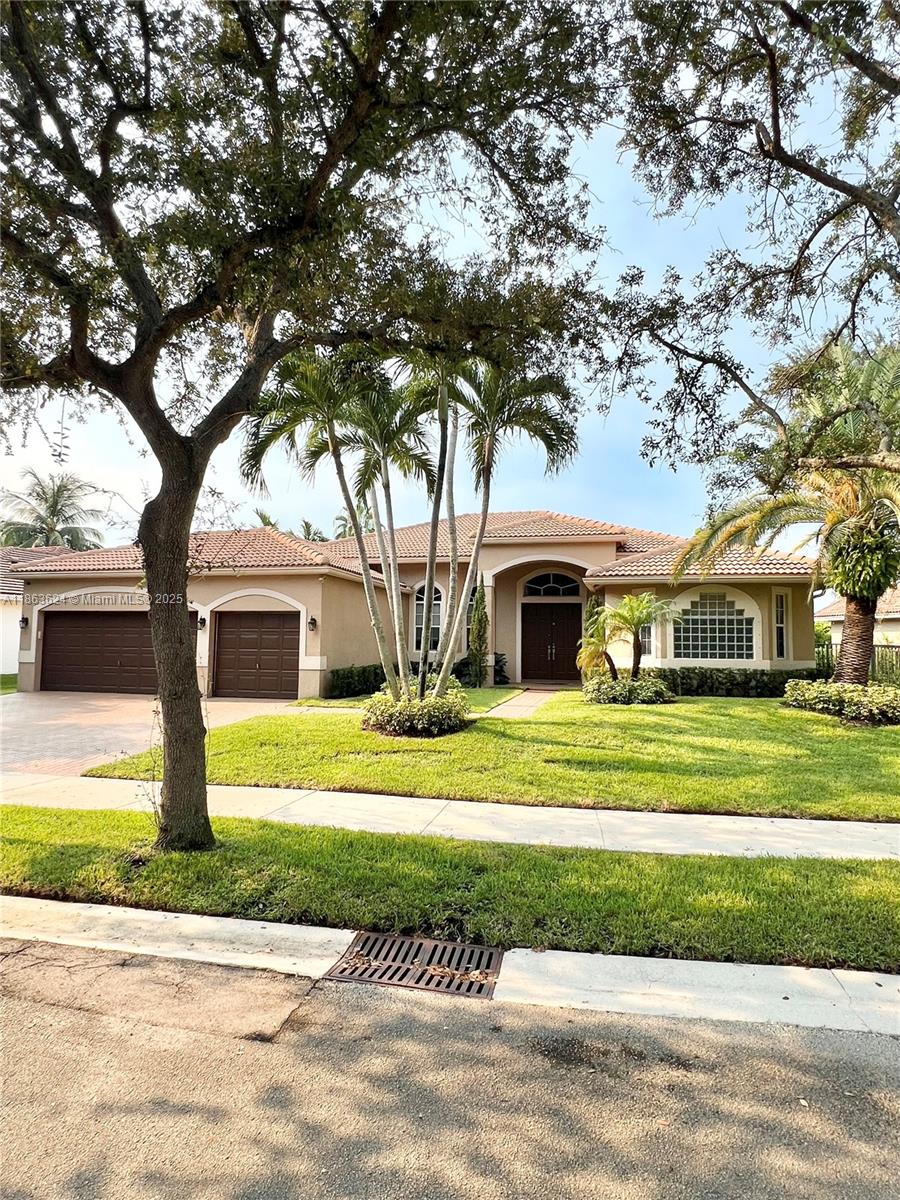 Welcome to this beautifully updated residence in one of Weston’s most sought-after gated communities. This exceptional home offers 4 spacious bedrooms and 3 full bathrooms, remodeled with modern finishes.
The heart of the home is an open-concept floor plan featuring a fully remodeled kitchen with premium cabinetry, sleek countertops, and top-of-the-line appliances,perfect for entertaining and family gatherings. Step outside to a private backyard oasis with a sparkling pool. The home seamlessly combines luxury, comfort, and functionality in every detail. Located in the prestigious Oak Ridge neighborhood within The Ridges, residents enjoy resort-style amenities, lush landscaping, and top-rated schools nearby. Don’t miss this opportunity to live in one of Weston’s finest communities!