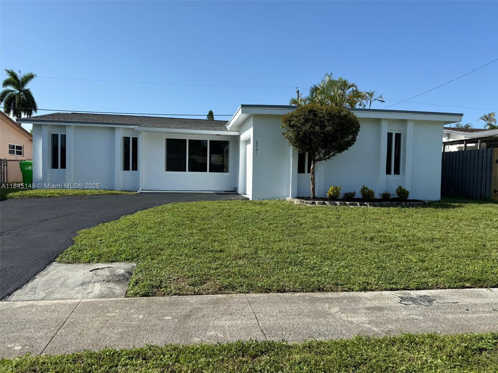 8981 NW 24th St, Sunrise, FL, 33322/$560,000 3 8981 NW 24th St