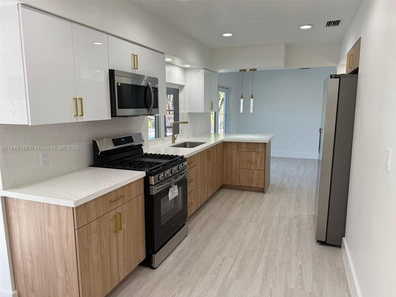 SUNRISE GOLF VILLAGE SEC - Residential