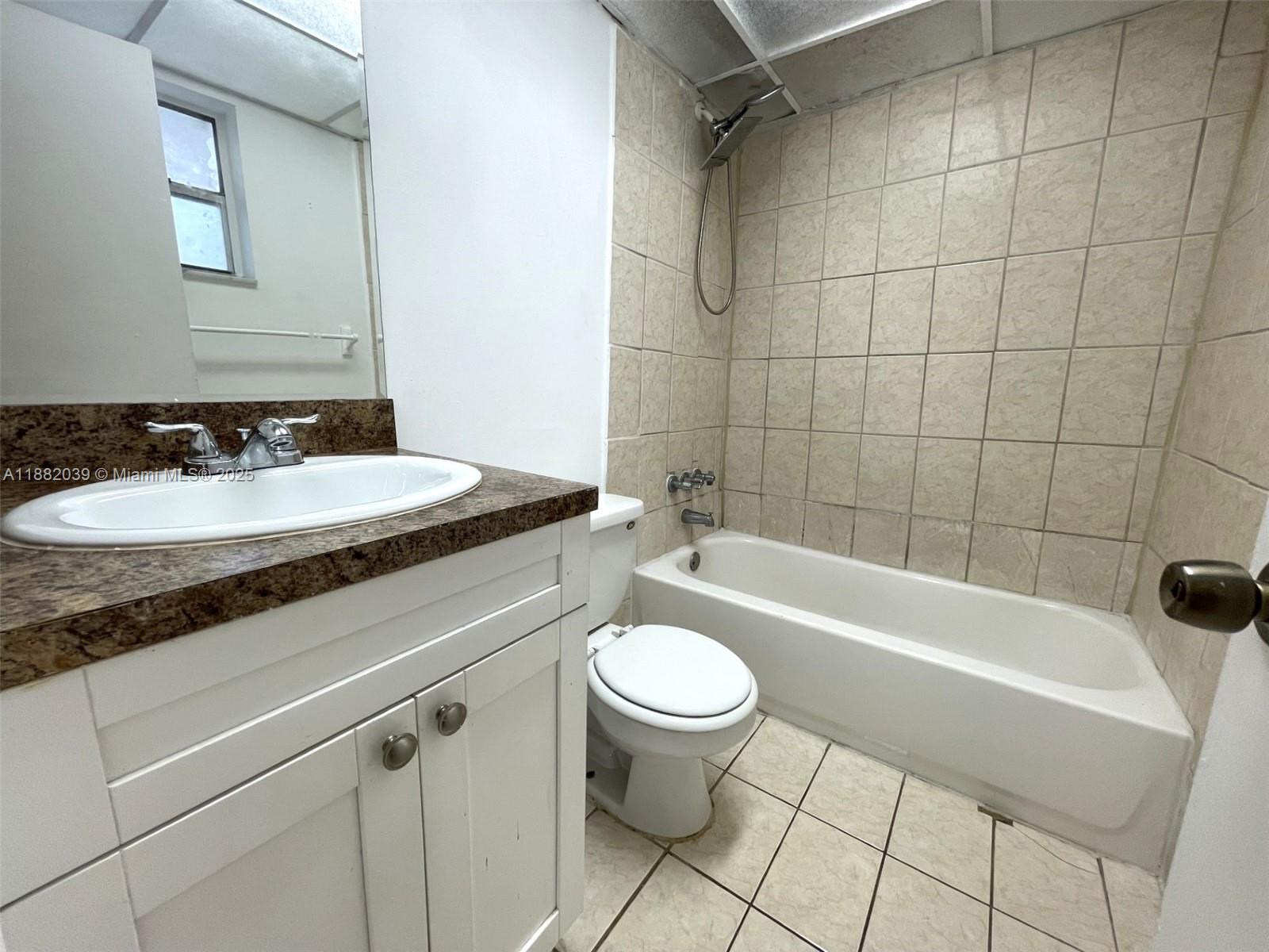 BROOKFIELD SQUARE CONDO - Residential Lease