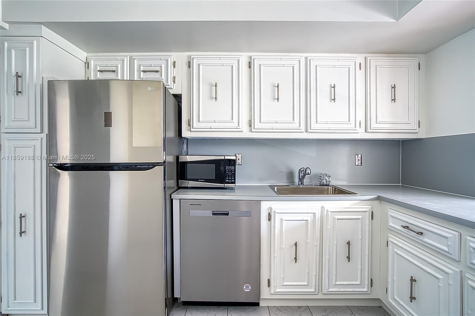 601 Three Islands Blvd 416
