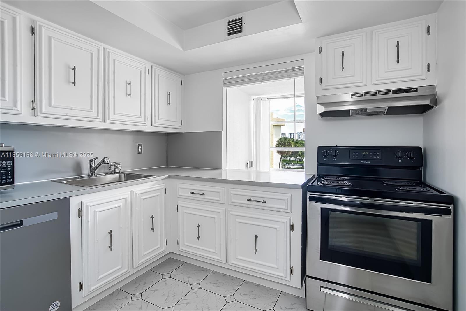 601 Three Islands Blvd 416