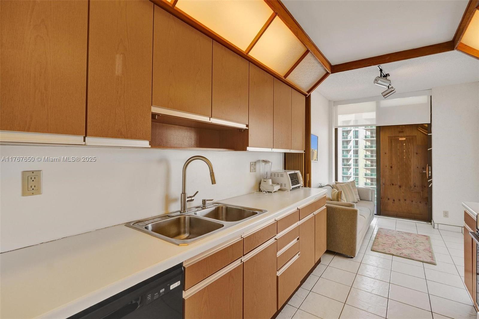TURNBERRY TOWERS CONDO - Residential