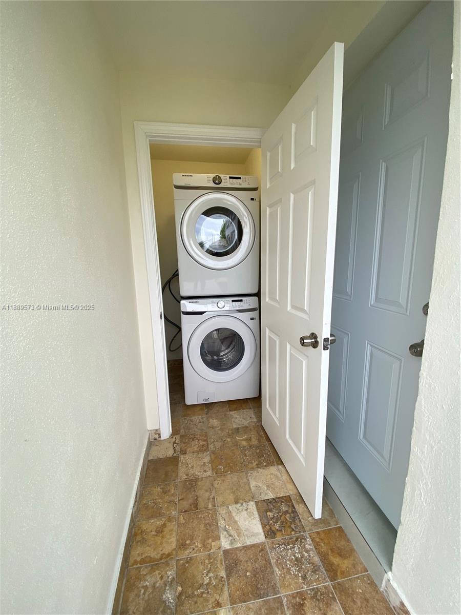 VANDERBILT PARK AMD PL - Residential Lease