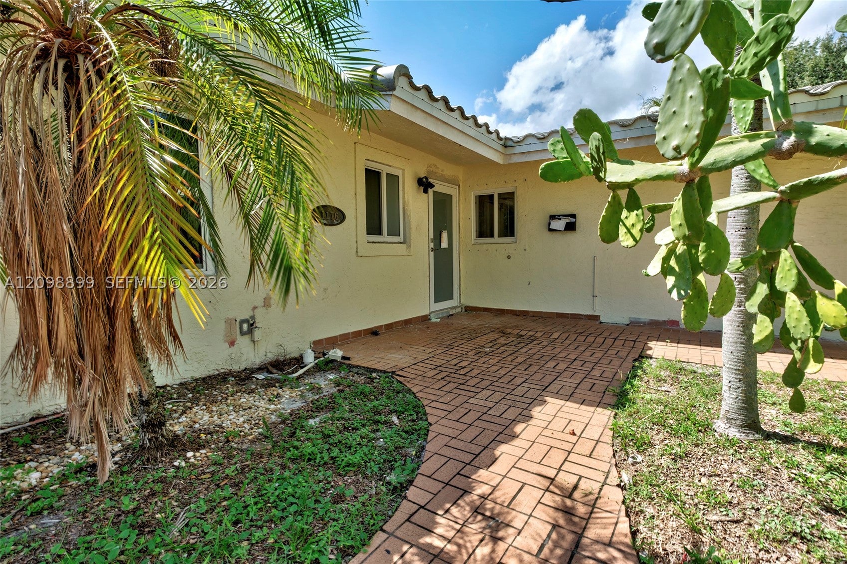 1176 SW 4th St