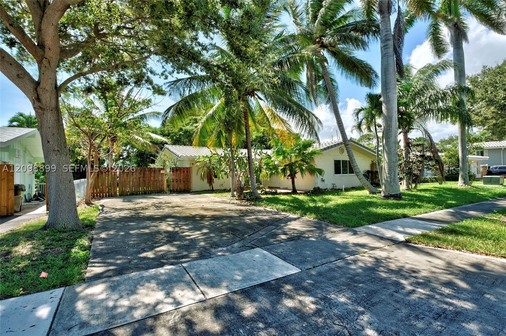 1176 SW 4th St