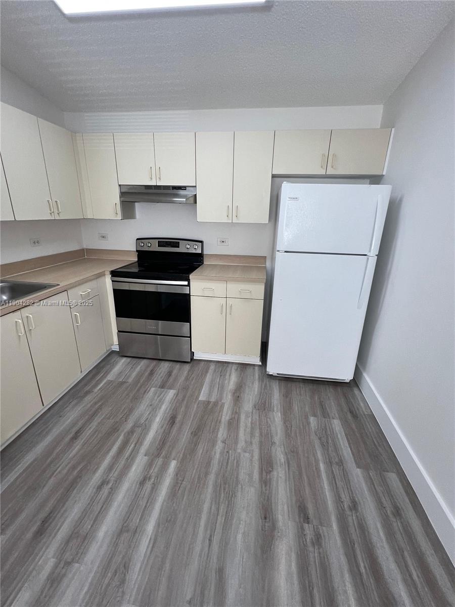 LAKEWOOD AT EMERALD HILLS - Residential Lease