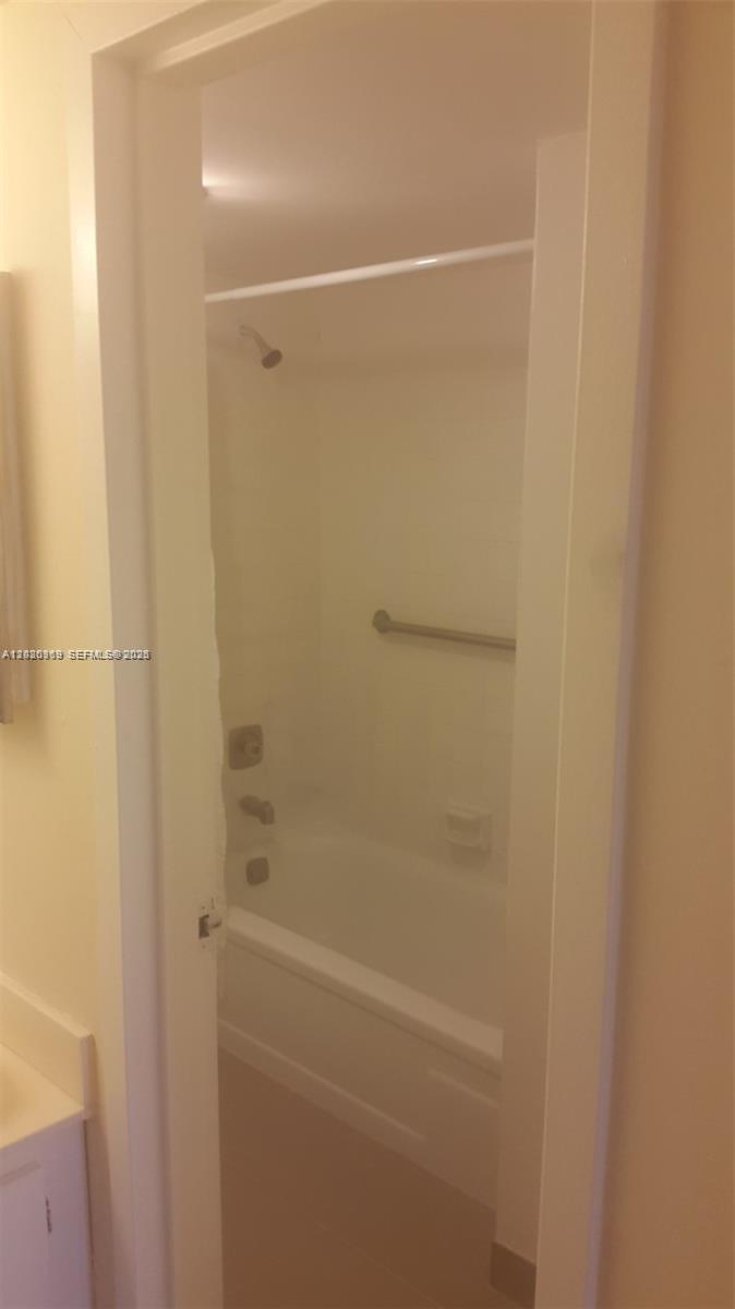 HERITAGE CIRCLE CONDO - Residential