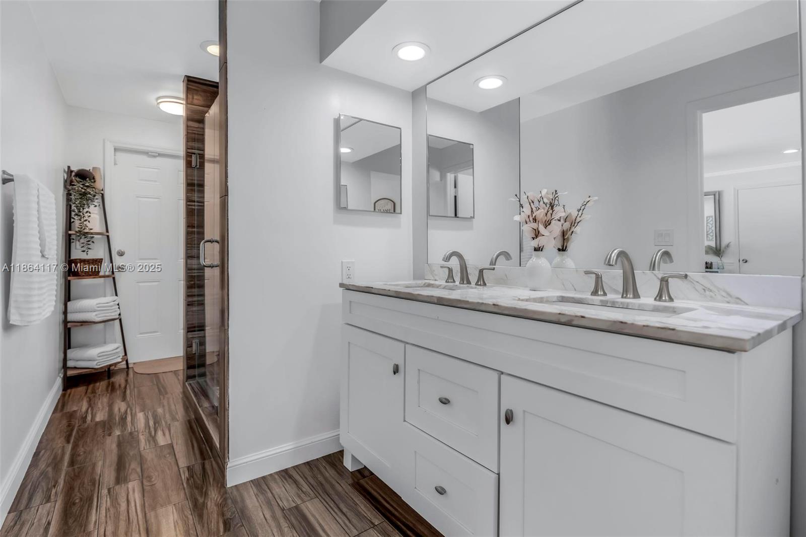 SUMMERTIME ISLES - Residential