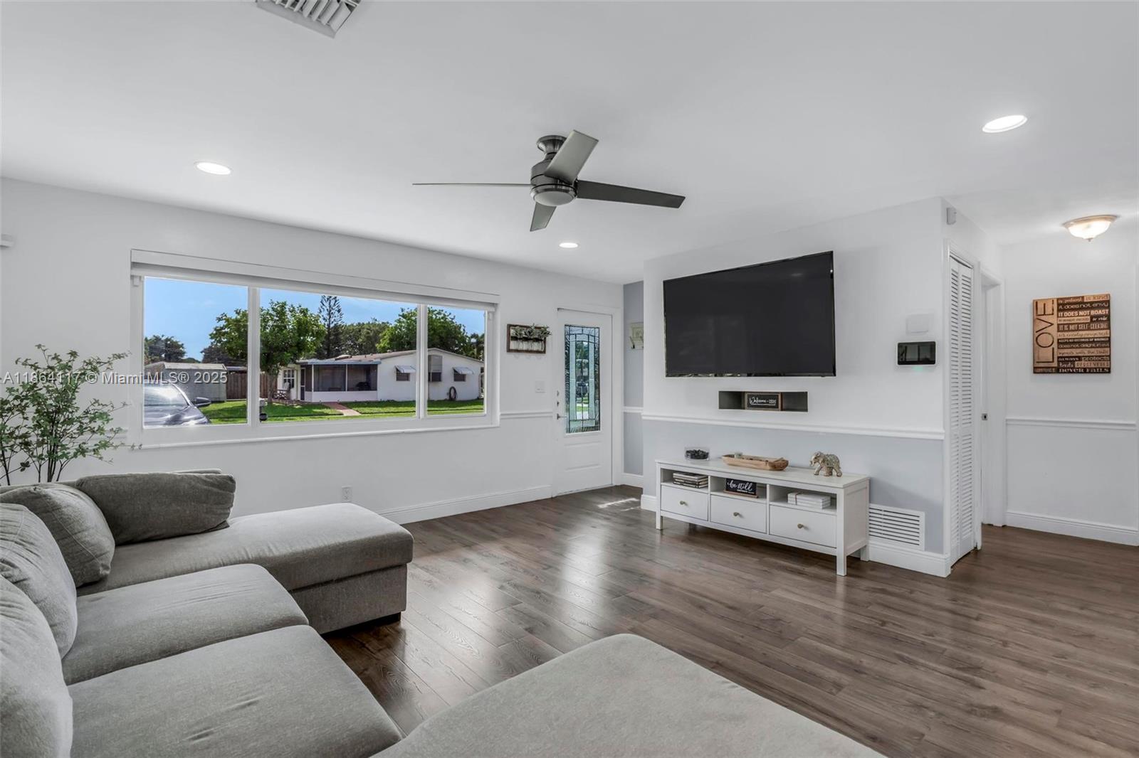 SUMMERTIME ISLES - Residential