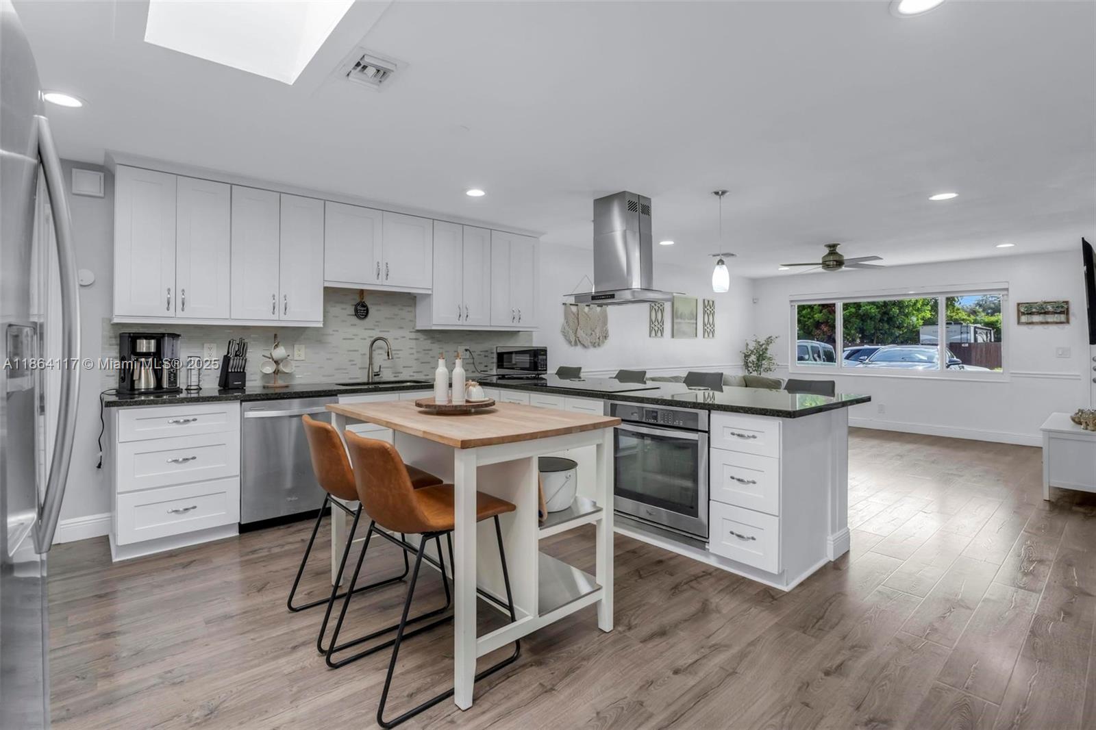 SUMMERTIME ISLES - Residential