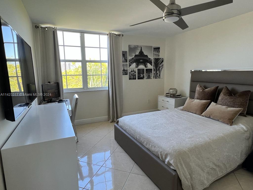 YACHT CLUB AT AVENTURA - Residential Lease