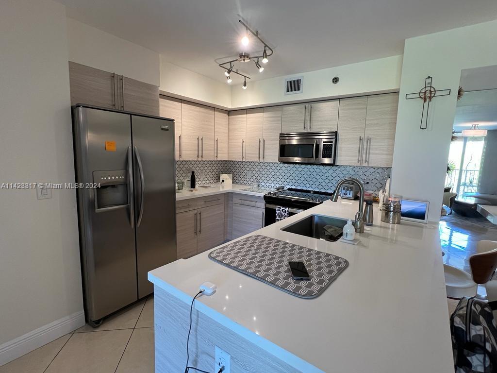 YACHT CLUB AT AVENTURA - Residential Lease