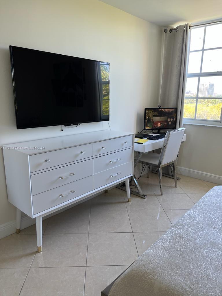 YACHT CLUB AT AVENTURA - Residential Lease