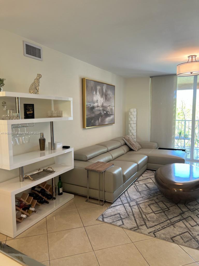 YACHT CLUB AT AVENTURA - Residential Lease