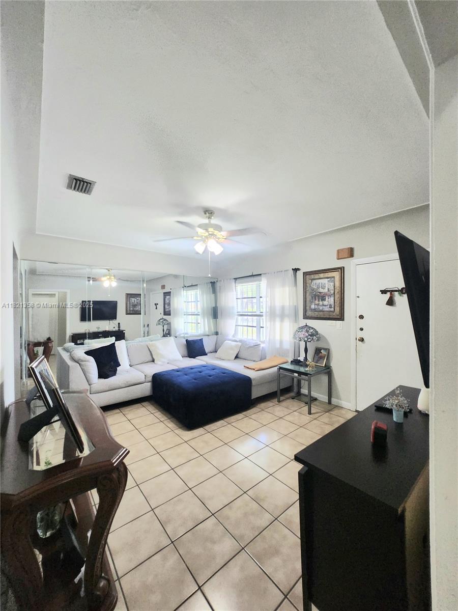 3082 NW 4th St