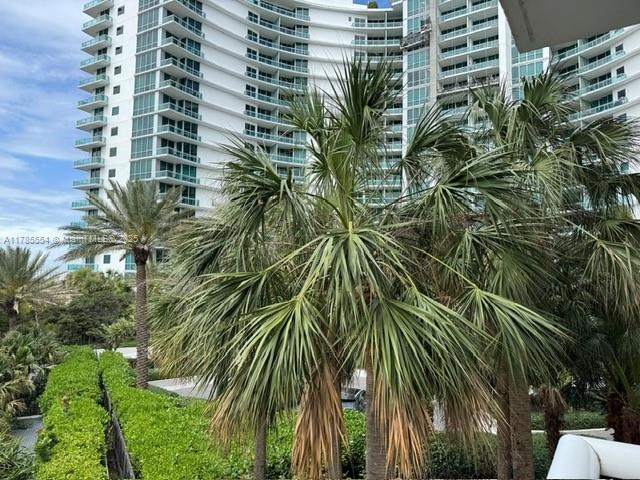 HARBOUR HOUSE CONDO - Residential