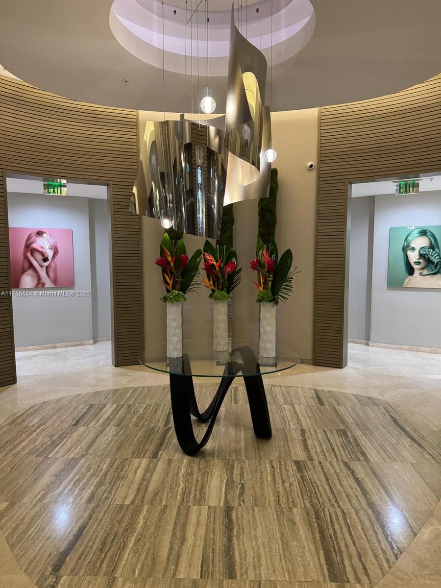 HARBOUR HOUSE CONDO - Residential