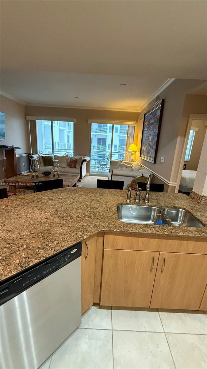 RADIUS CONDO - Residential