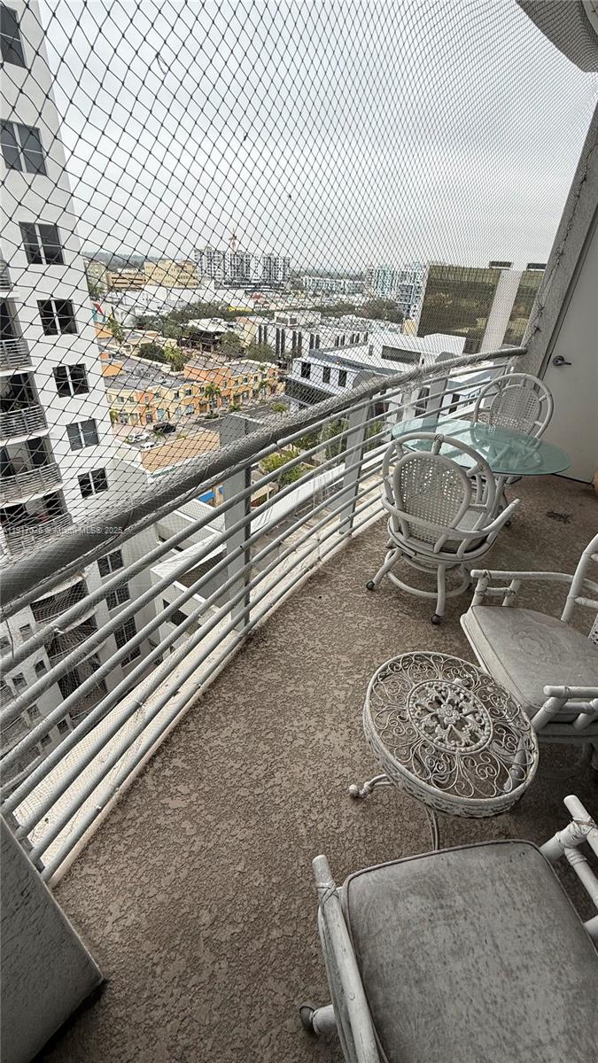 RADIUS CONDO - Residential