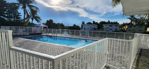 1225 Marseille Dr 22 Miami Beach FL 33141