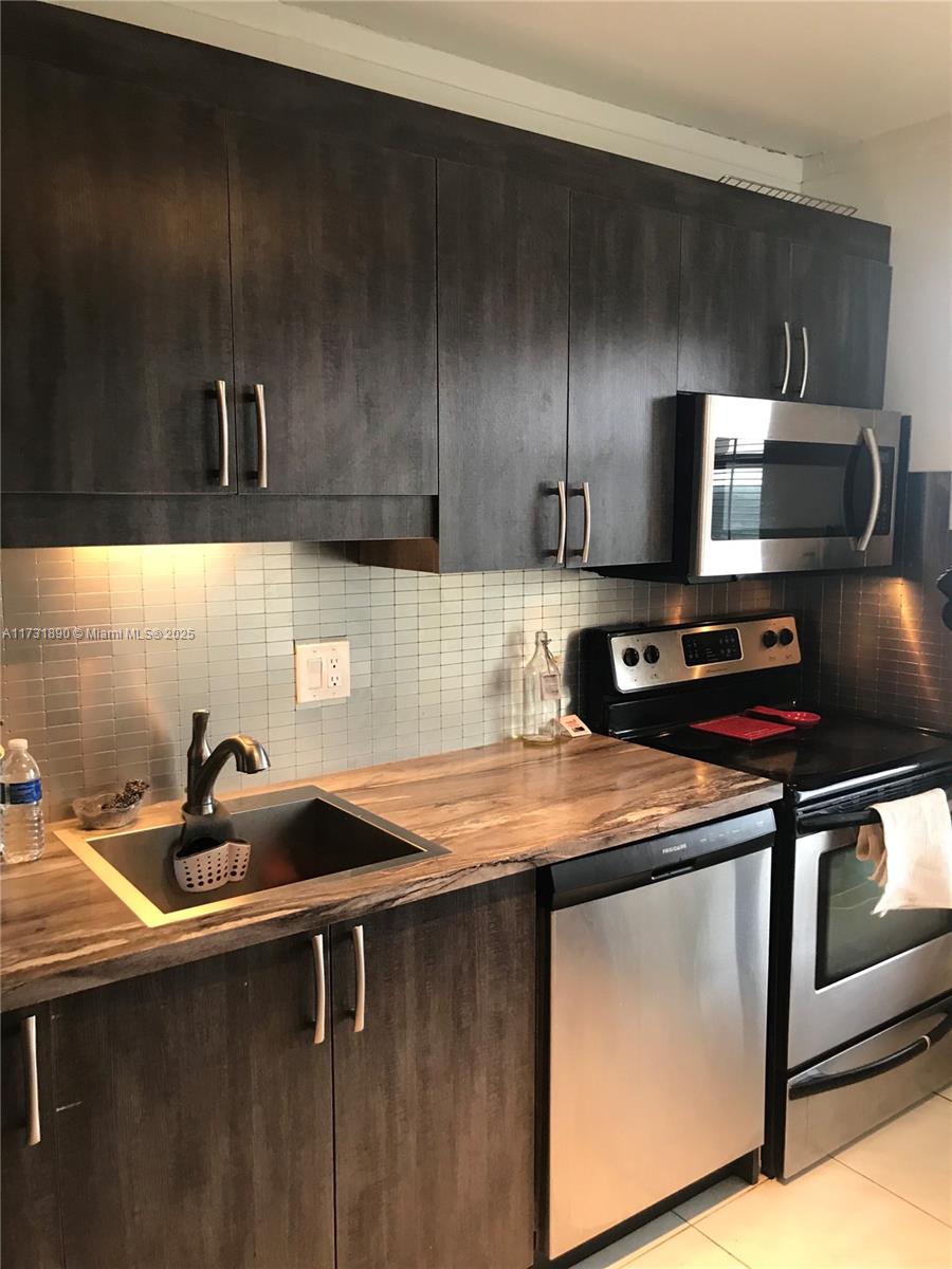 Rental Property at 4174 Inverrary Dr 1015, Lauderhill, Miami-Dade County, Florida - Bedrooms: 2 
Bathrooms: 2  - $1,950 MO.